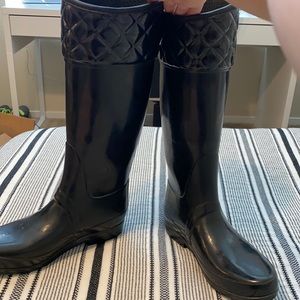 Black Quilted Hunter Rain Boots, size 9